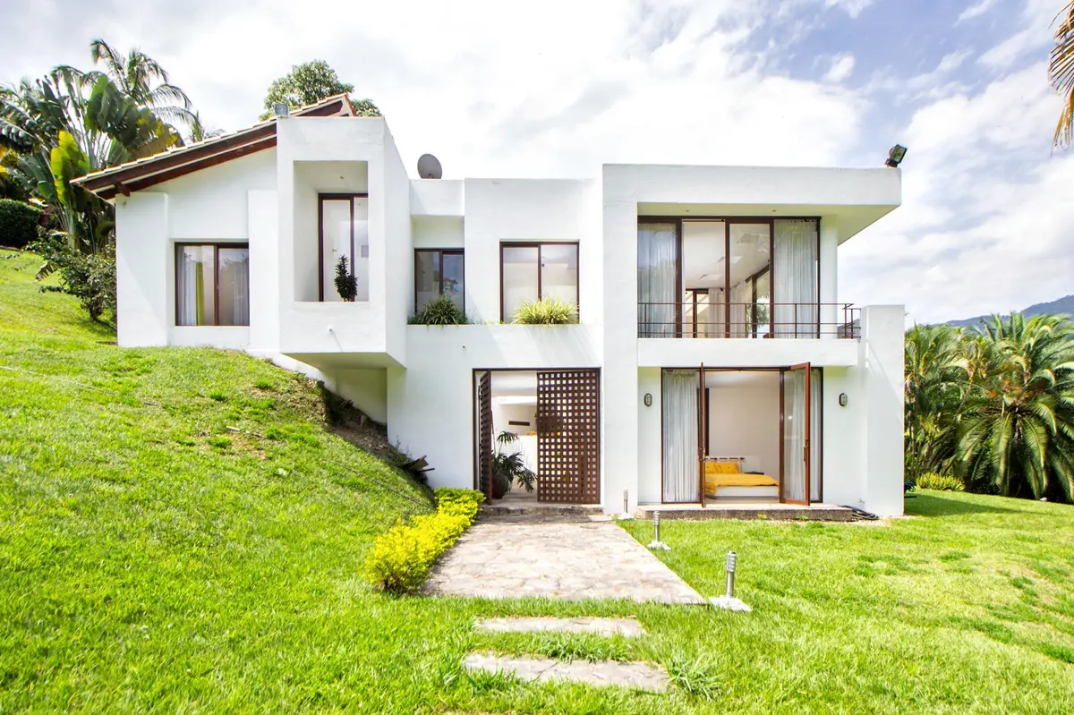 Casa Laderas, vivienda unifamiliar sobre ladera en Lima