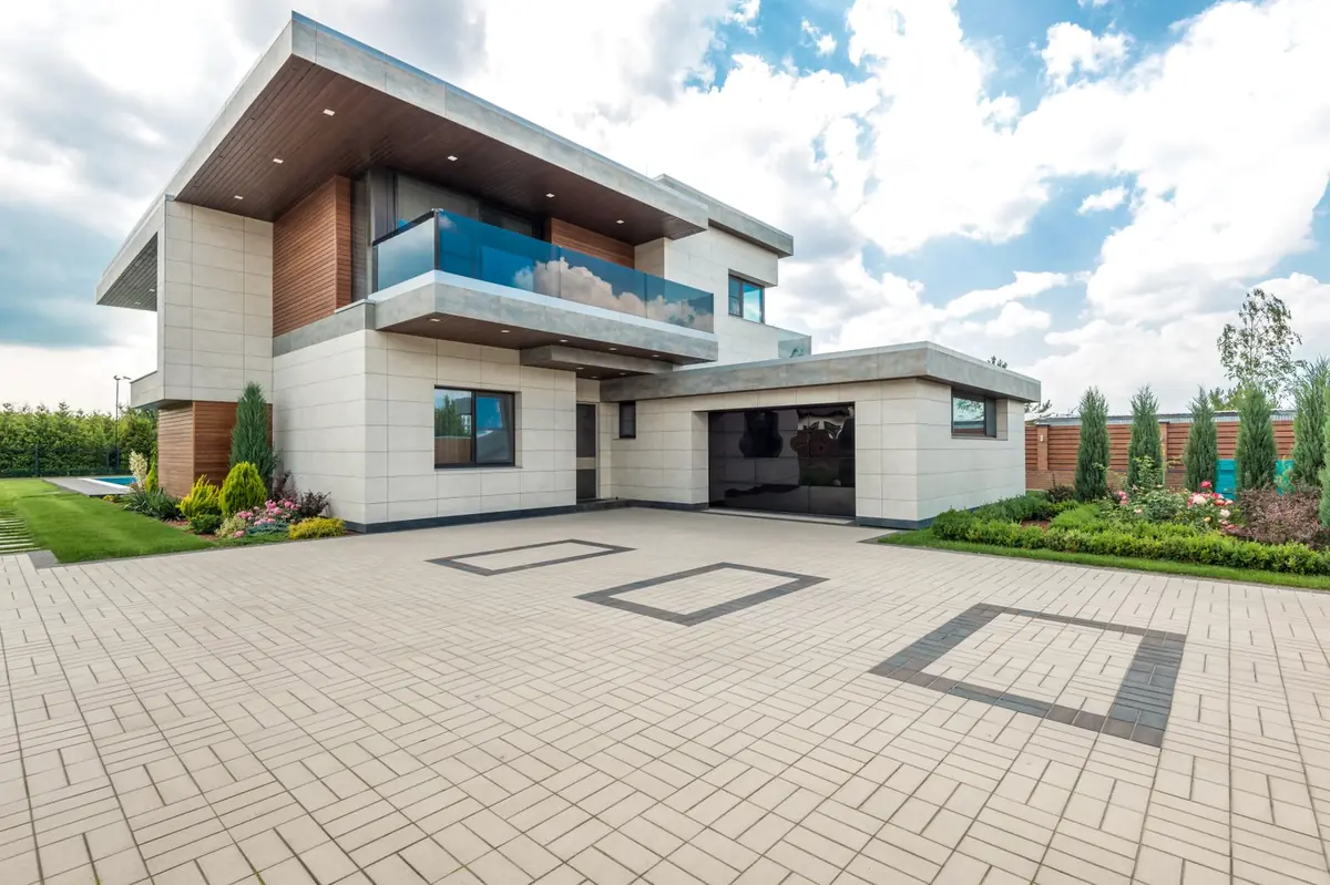 Casa M+L de dos niveles con terraza