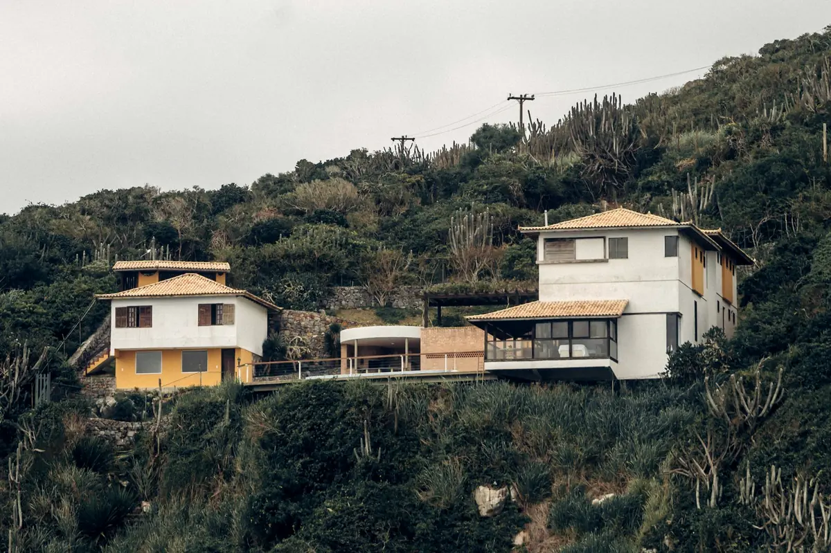 Casa R en la ladera